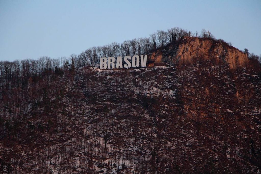 Photo LinkedIn: Cum Să-ți Creezi o Prezență Puternică în Brașov
