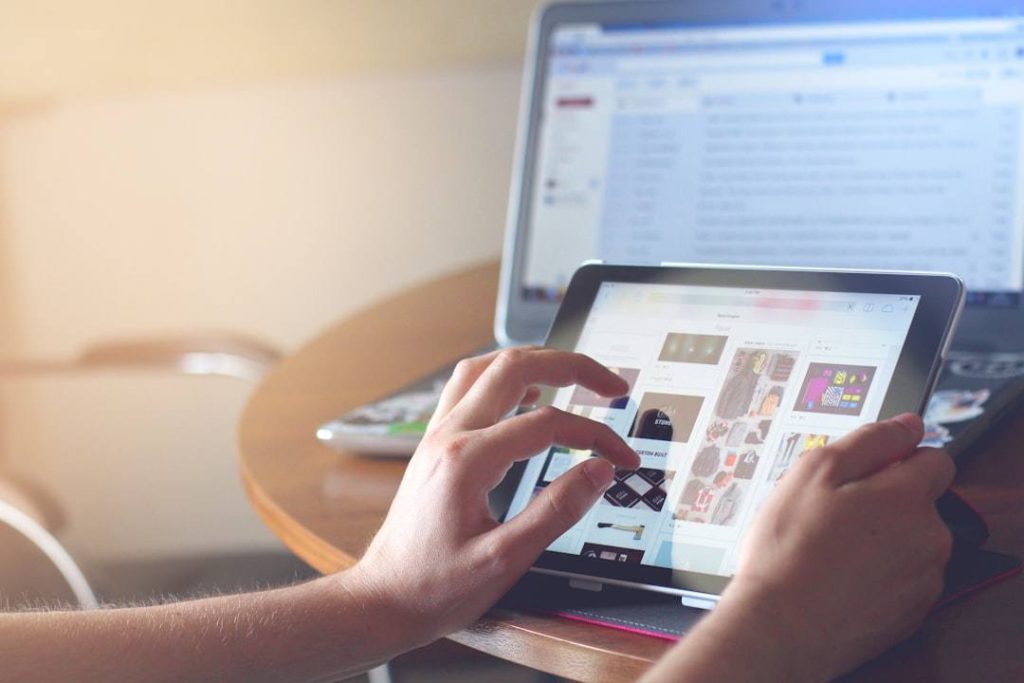Photo Creare Site-uri Web în București: Ghid Practic pentru Începători