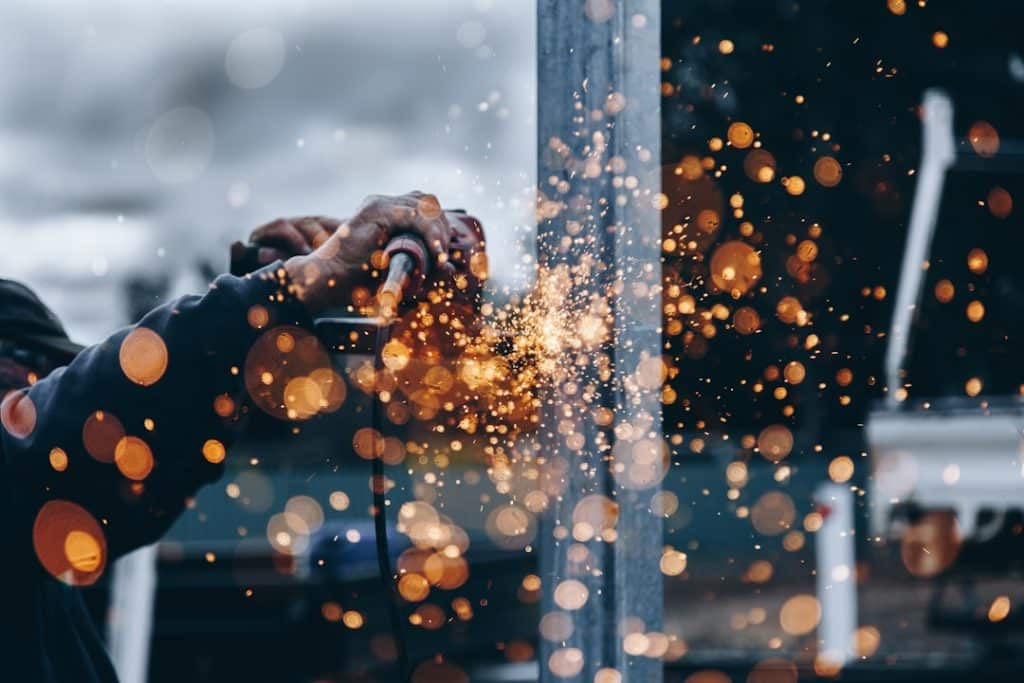 Photo Keywords: adaptation, industry, competitiveness Relevant image: Businessman adapting