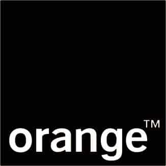 Sigla Orange™, cu cuvântul „orange” cu litere mici albe pe un fundal negru.
